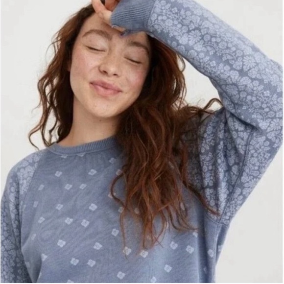 NWOT Aerie Bandana Print Crewneck Sweatshirt - Picture 1 of 9